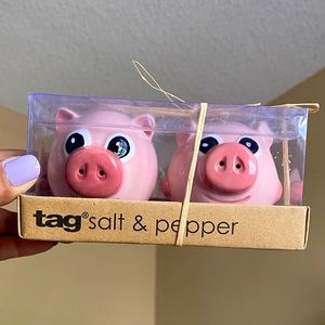Tag Farmhouse Pig Salt and Pepper Shakers